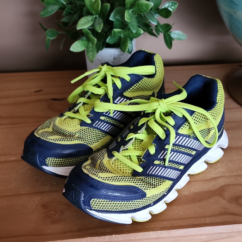 Adidas Powerblaze Youth size 4 runners